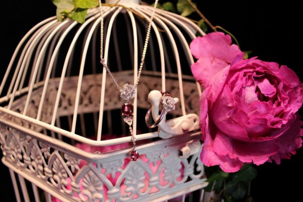 Creations-from-the-Piaget-Rose-collection-in-a-garden-setting-created-in-Geneva-Switzerland